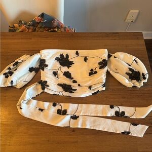 House of Harlow 1960 White and Black Top